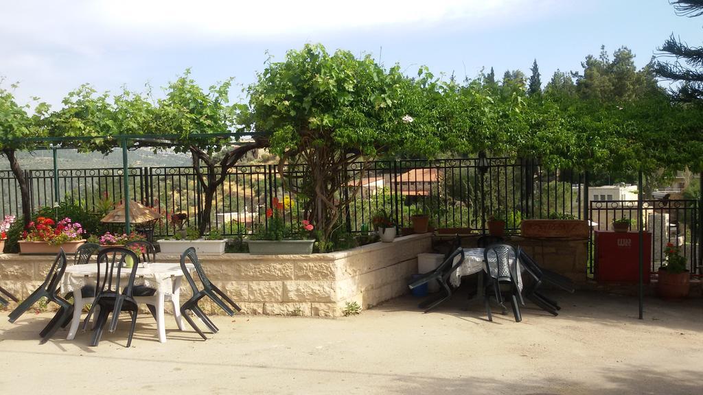 Rosary Sister Guest House Ein Karem Jerusalem Exterior photo