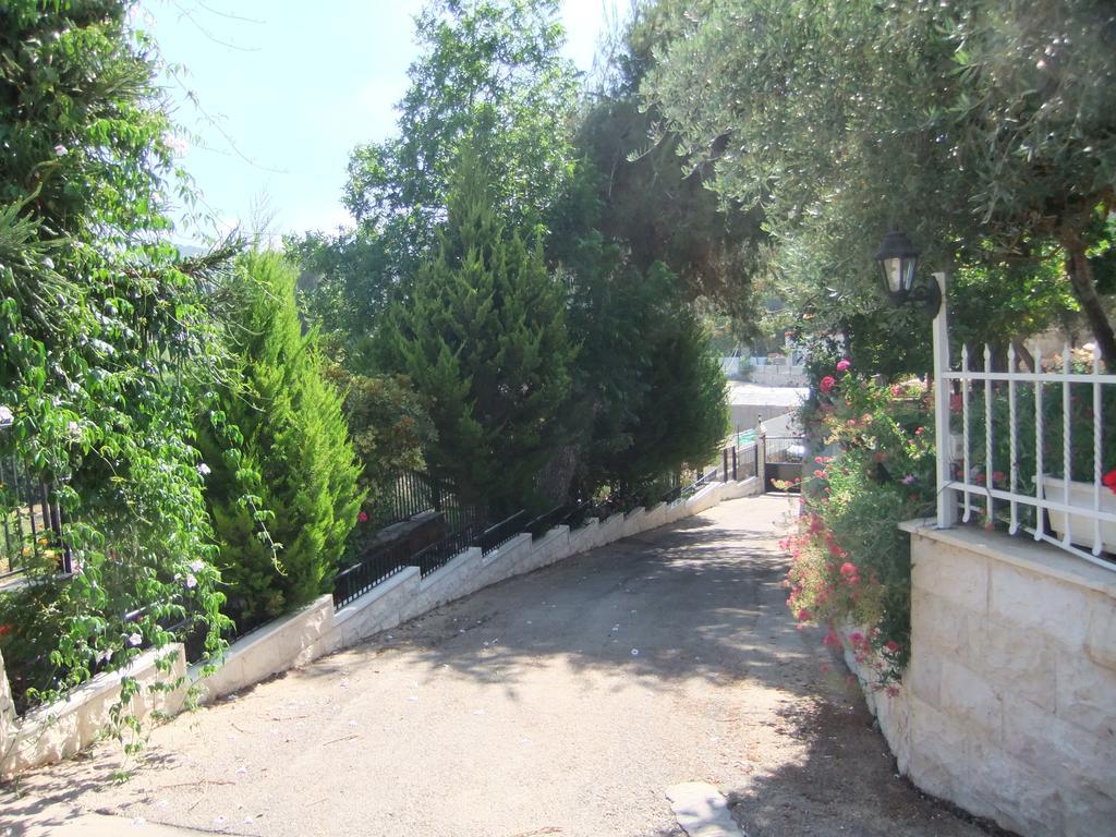 Rosary Sister Guest House Ein Karem Jerusalem Exterior photo